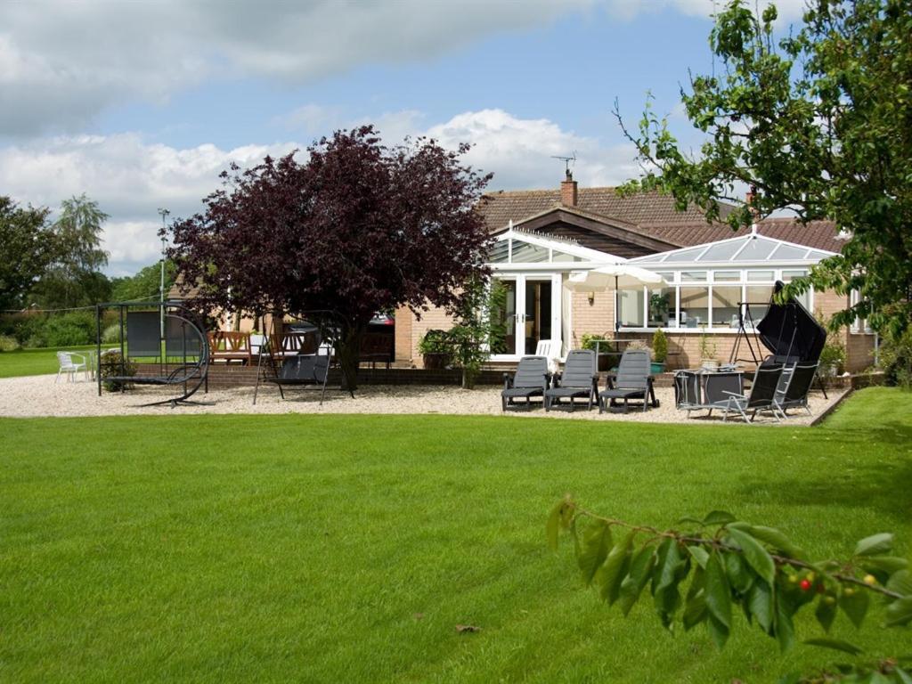 Treetops Cottages & Spa Grimsby Extérieur photo
