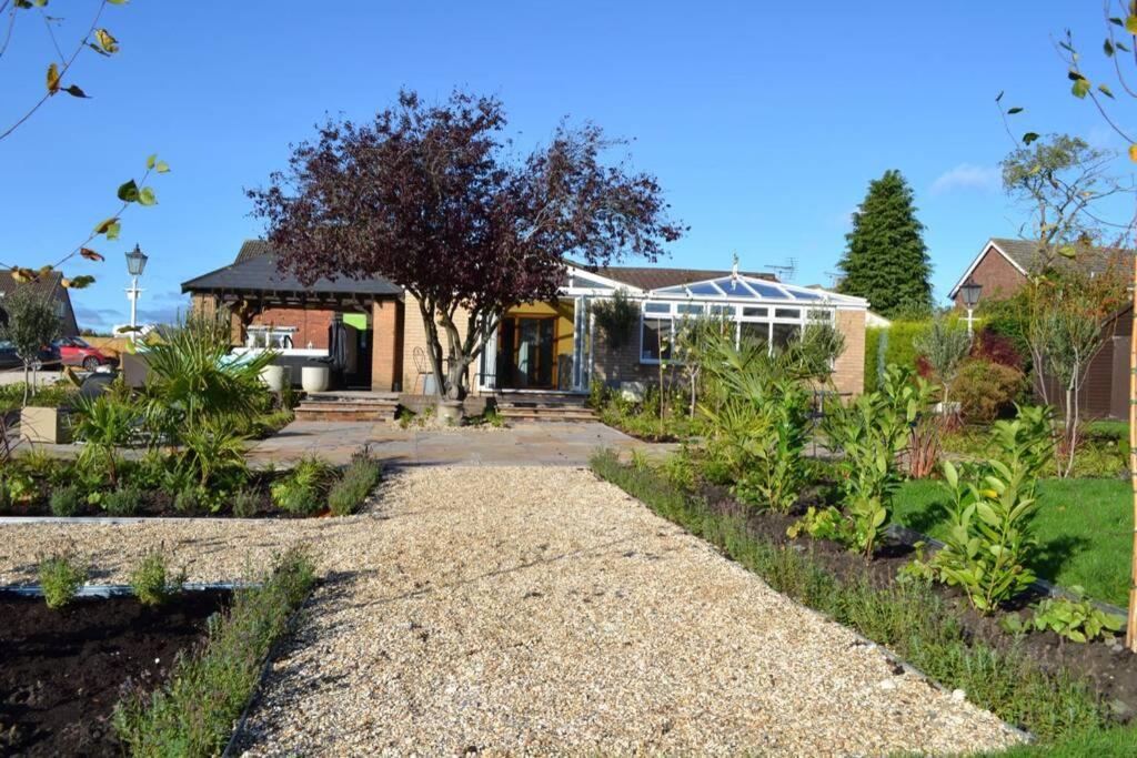 Treetops Cottages & Spa Grimsby Extérieur photo