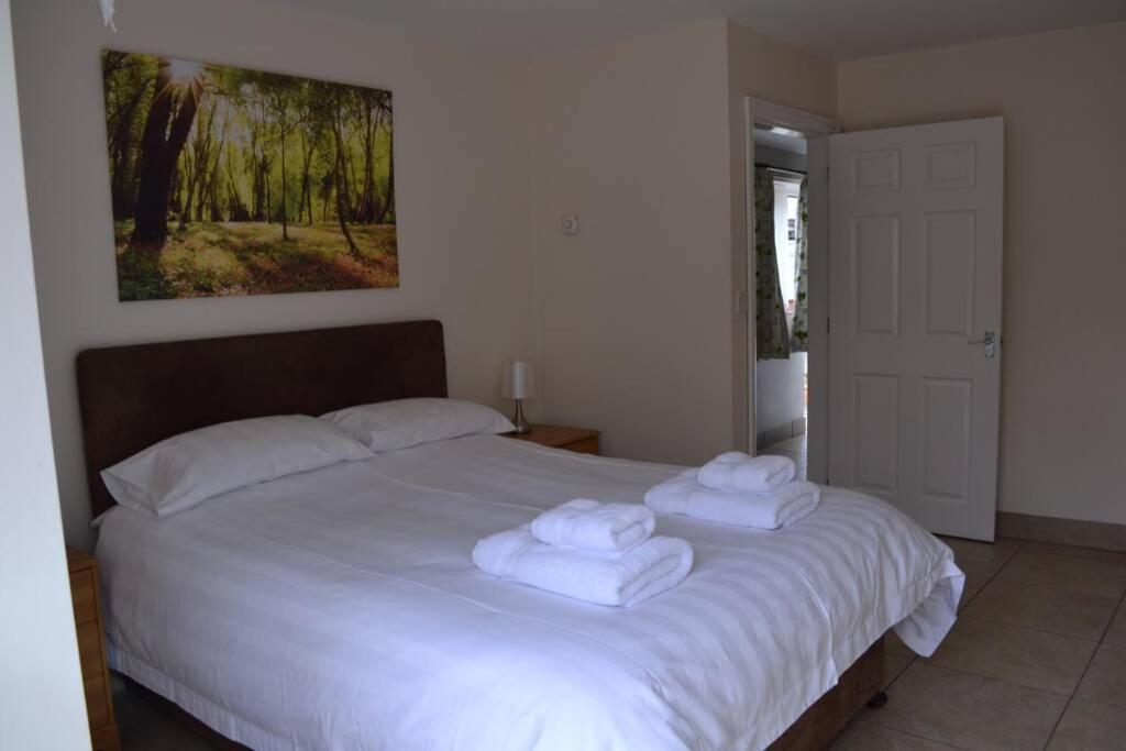 Treetops Cottages & Spa Grimsby Extérieur photo