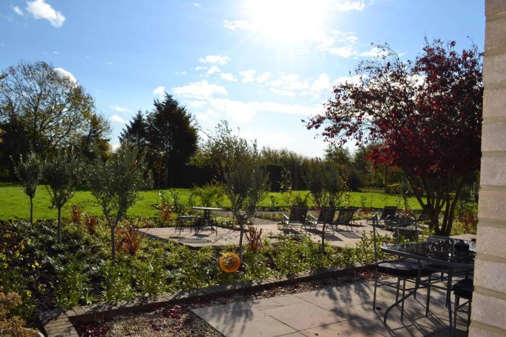 Treetops Cottages & Spa Grimsby Extérieur photo