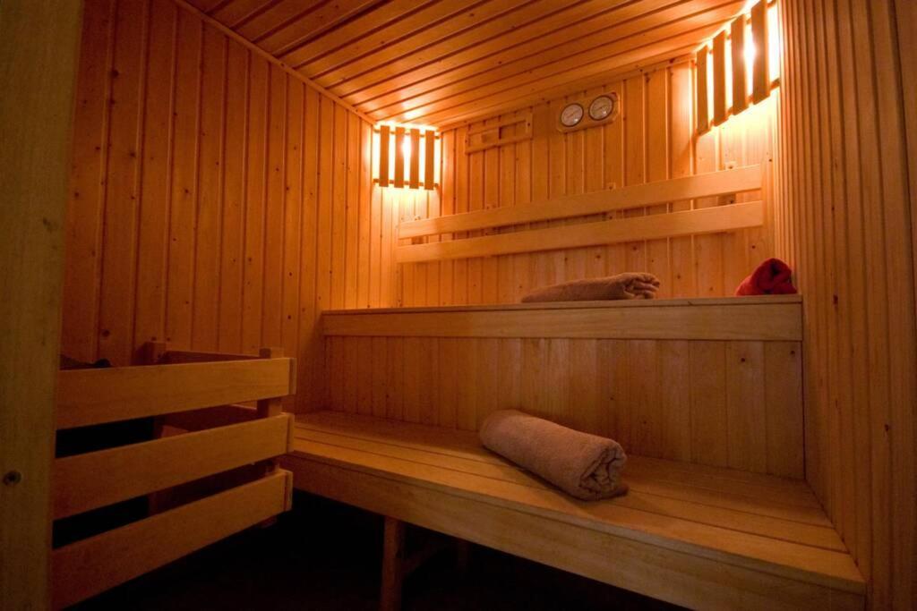 Treetops Cottages & Spa Grimsby Extérieur photo