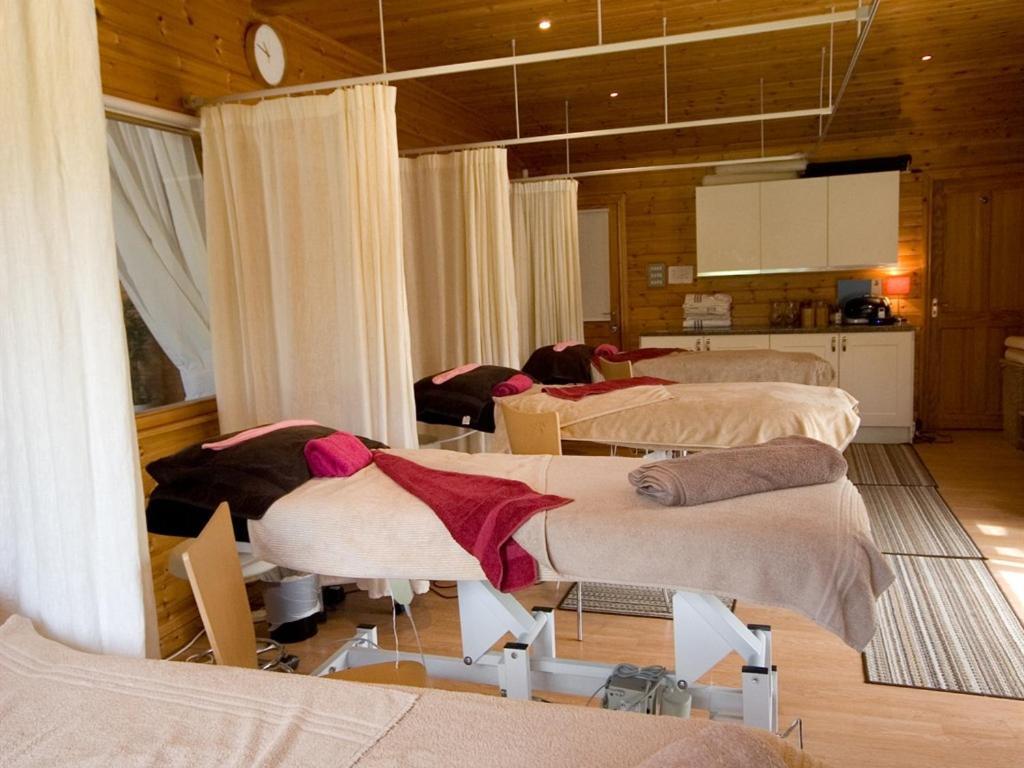 Treetops Cottages & Spa Grimsby Extérieur photo
