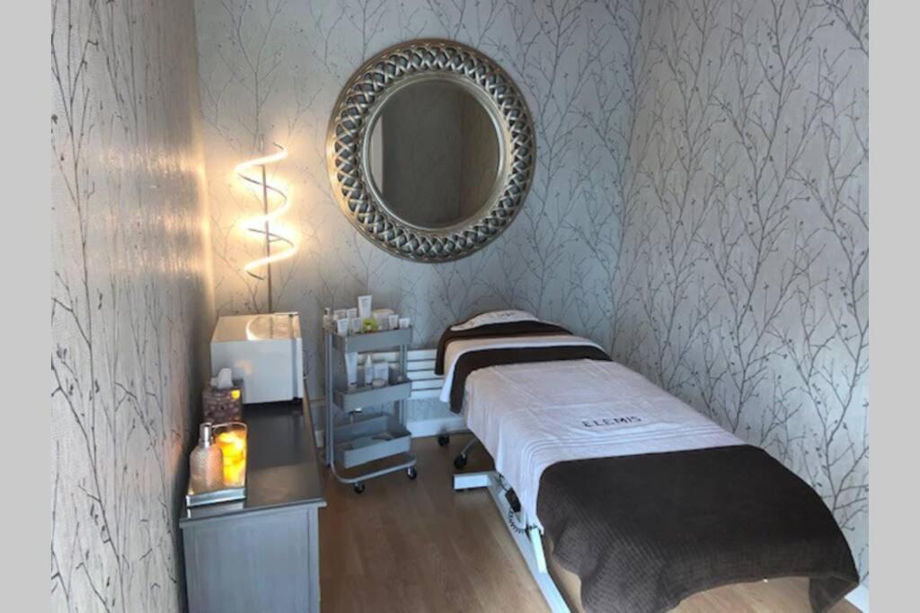 Treetops Cottages & Spa Grimsby Extérieur photo