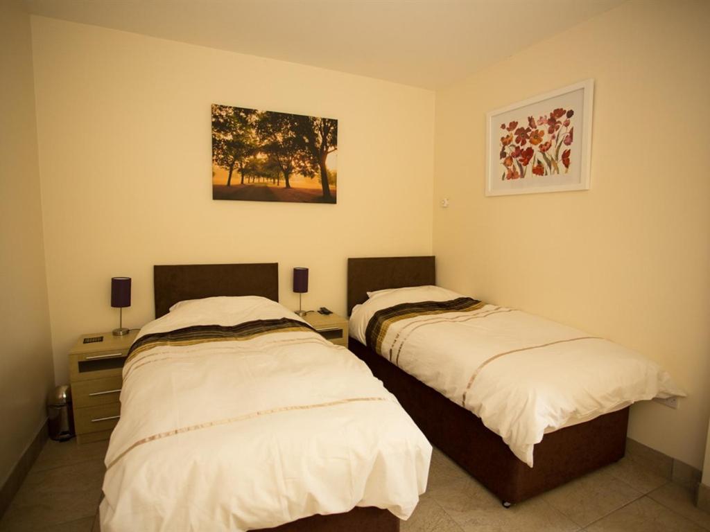 Treetops Cottages & Spa Grimsby Extérieur photo